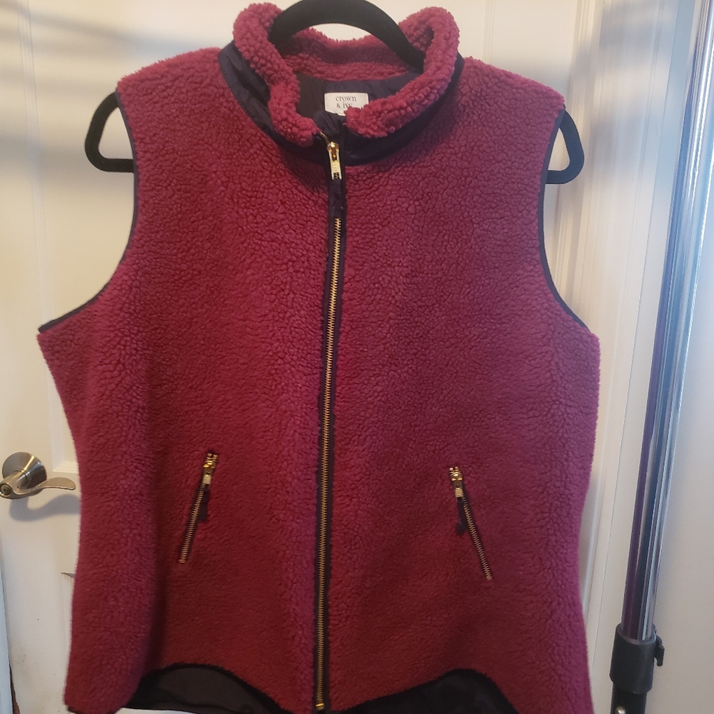 CROWN AND IVY VEST